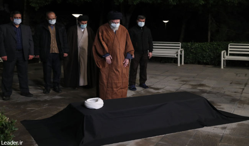خدمات کم‌نظیر در تولید اندیشه دینی، تربیت شاگردان ممتاز و حضور انقلابی